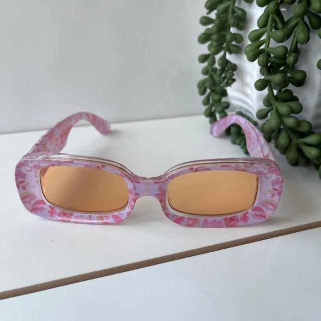 Designer Women's Oversized Sunglasses - Pink on Productcaster.