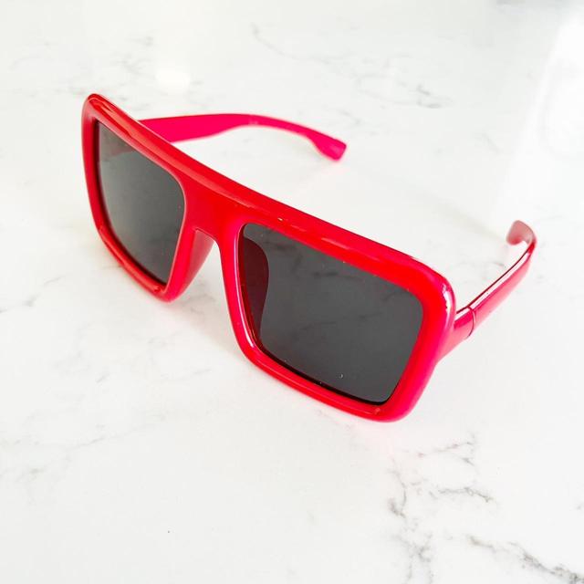 Vintage Women's Square Sunglasses - Red on Productcaster.