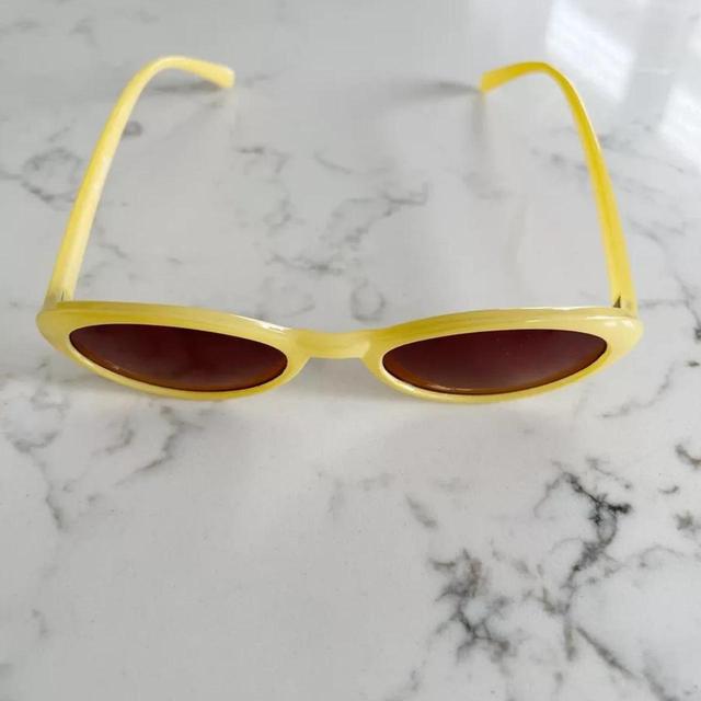 Vintage Men's Cat eye Sunglasses - Black/Yellow on Productcaster.