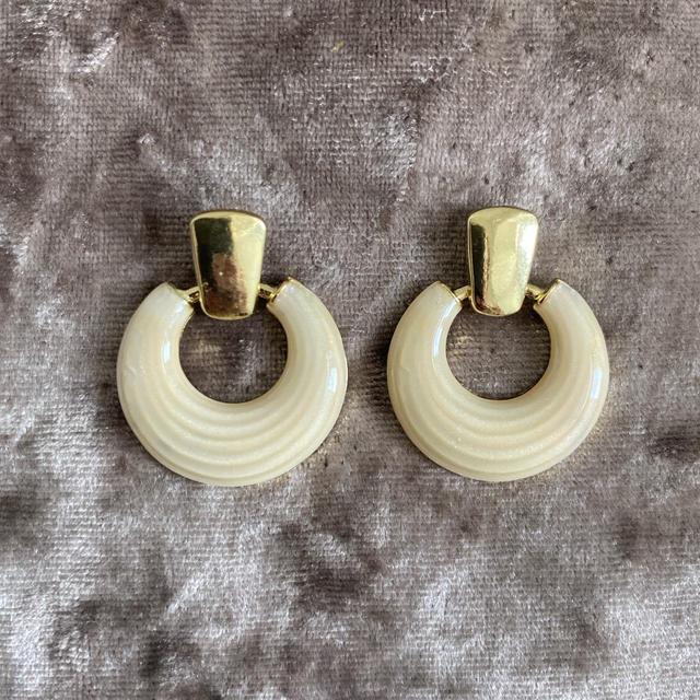 Zara Women's Earrings - Cream/Gold on Productcaster.