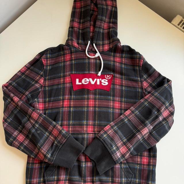 Levi's Women's Hoodie - Black/Red - S on Productcaster.