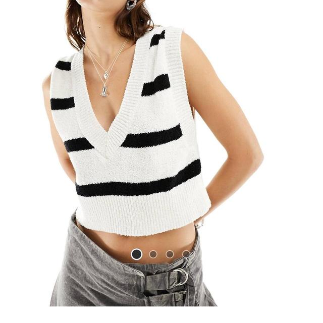 Free People Women's Vest - Cream/Black - M on Productcaster.