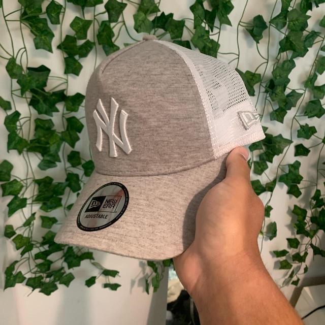 New Era Men's Hat - Grey on Productcaster.