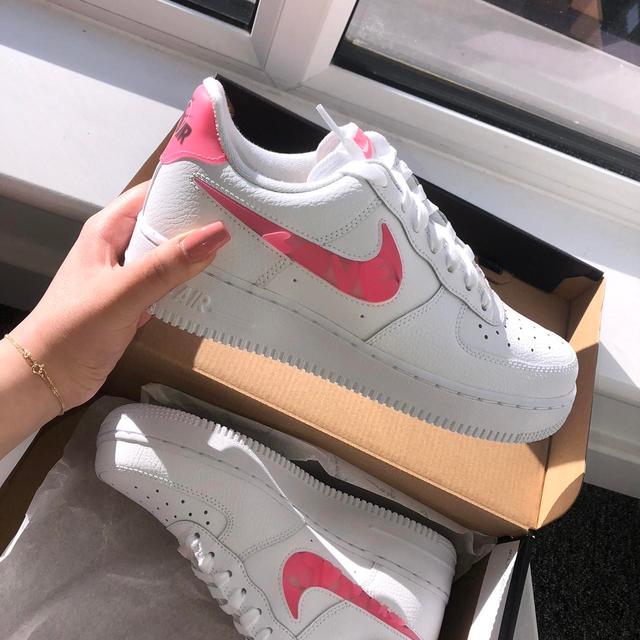 Nike Women's Trainers - White/Pink - UK 5 on Productcaster.