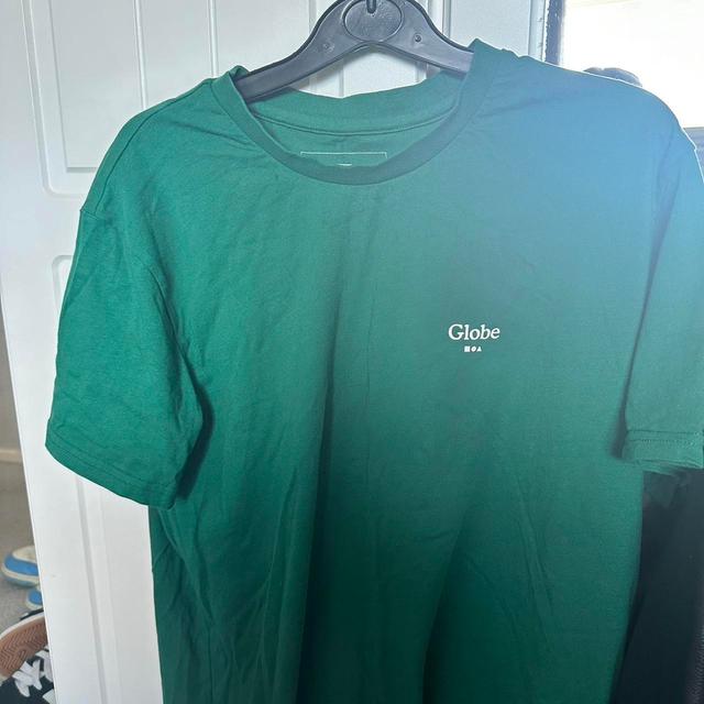 Globe Men's T-shirt - Green - M on Productcaster.