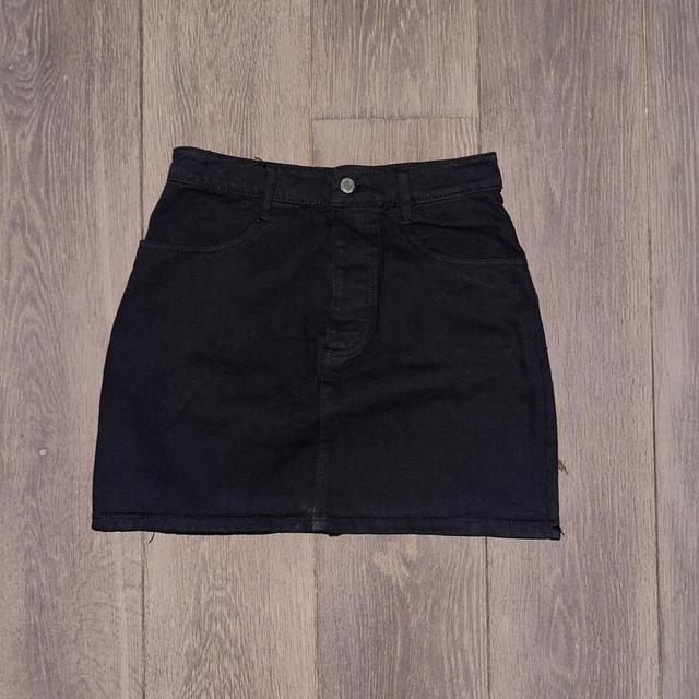 Brandy Melville Women's Holiday Skirt - Black - One size on Productcaster.