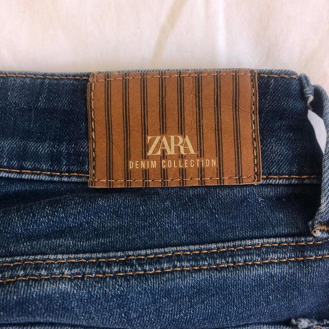 Zara Women's Ripped Jeans - Navy/Blue - 32" on Productcaster.