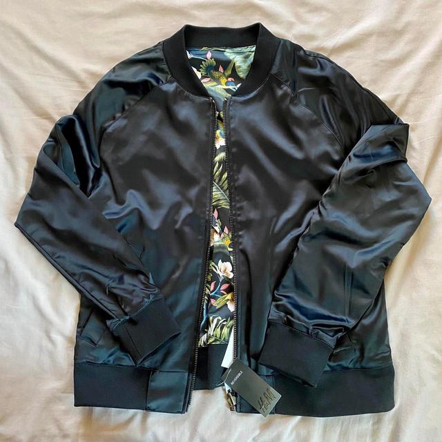 H&M Men's Bomber Jacket - Black/Green - L on Productcaster.