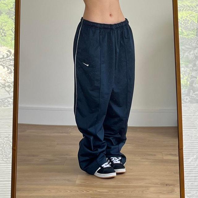 Nike Women's Sweatpants - Navy/Blue - M on Productcaster.