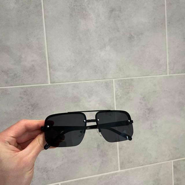 Vintage Men's Sunglasses - Black on Productcaster.