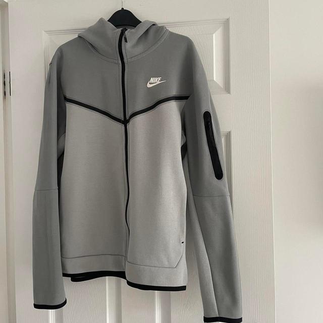 Nike Men's Hoodie - Grey - M on Productcaster.