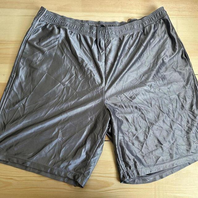 Champion Men's Shorts - Silver - XL on Productcaster.