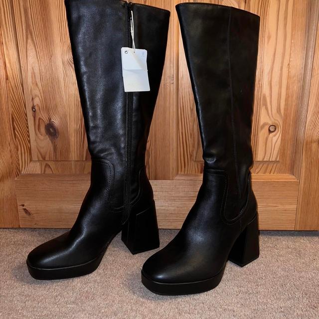 Pull&Bear Women's Knee high Boots - Black - UK 5 on Productcaster.