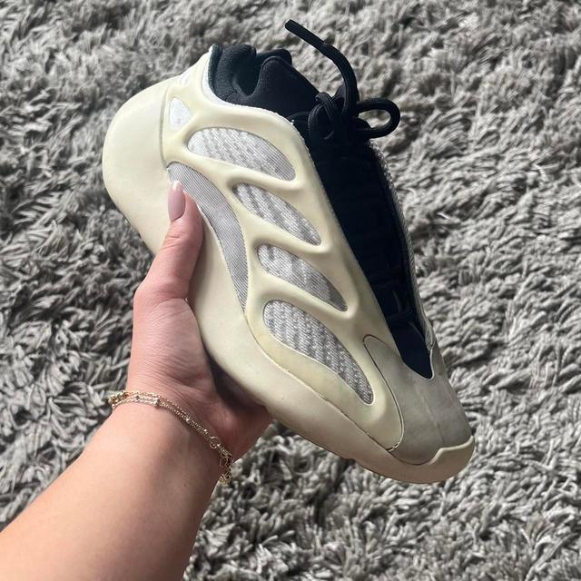 Yeezy Women's Trainers - White/Cream - UK 4.5 on Productcaster.