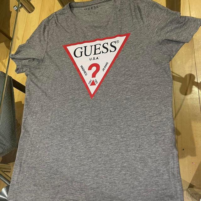 Guess Men's T-shirt - Grey - S on Productcaster.