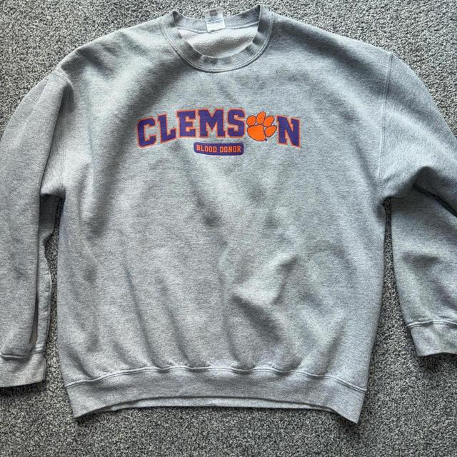 Gildan Men's Sweatshirt - Grey - XL on Productcaster.