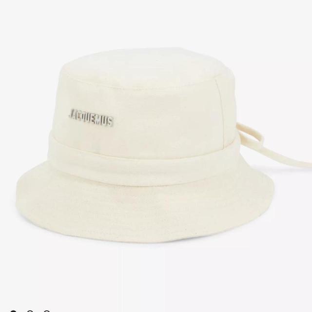 Jacquemus Women's Bucket hats - Cream on Productcaster.