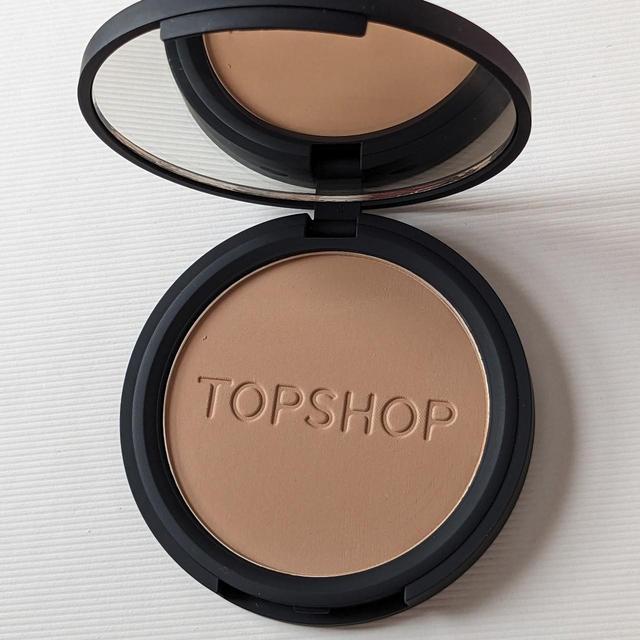 Topshop Bronzer and contour - Brown on Productcaster.