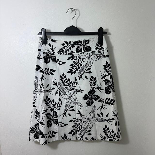 H&M Women's Skirt - White - UK 8 on Productcaster.