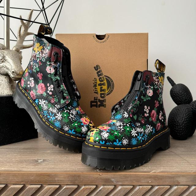 Dr. Martens Women's Lace up Boots - Green/Multi - UK 4 on Productcaster.