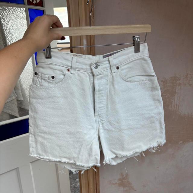 Levi's Women's Shorts - White - UK 6 on Productcaster.