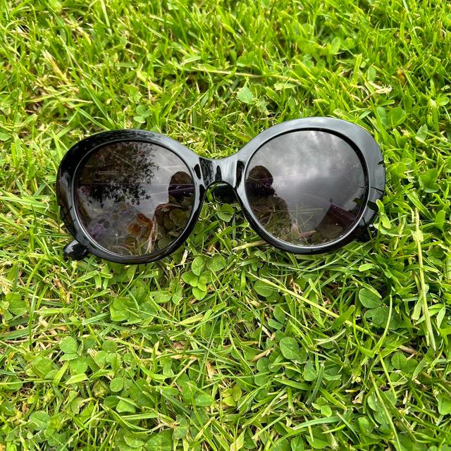 Preloved Women's Round Sunglasses - Black on Productcaster.