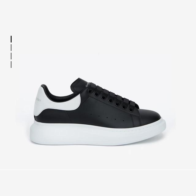 Alexander McQueen Men's Trainers - Black/White - UK 10 on Productcaster.