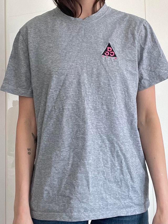 Nike ACG Women's T-shirt - Grey/Pink - 10 on Productcaster.