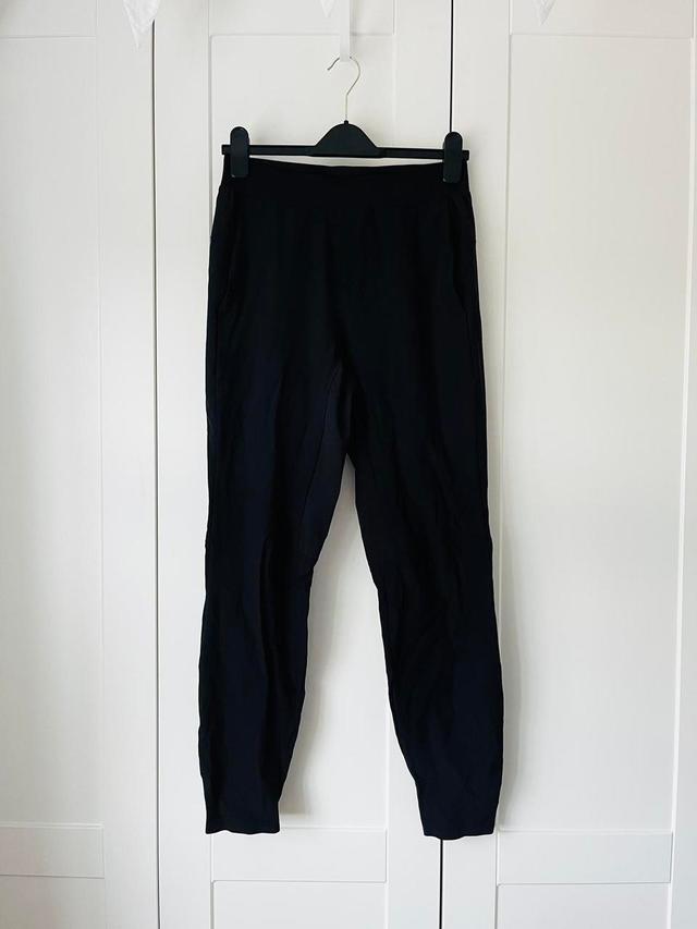 Lululemon Women's Straight leg Capri Trousers - Black - S on Productcaster.