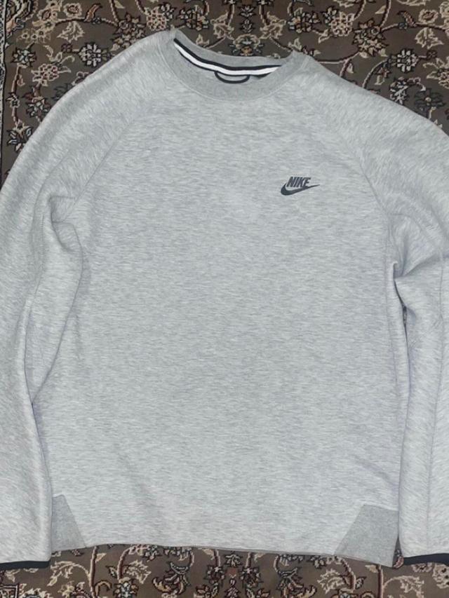 Nike Men's Jumper - Grey - M on Productcaster.