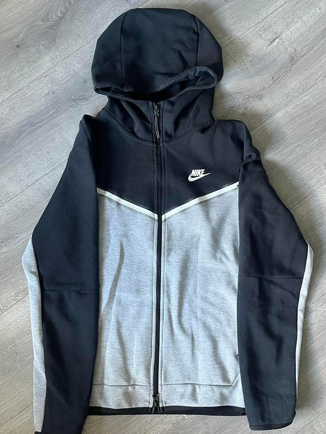 Nike Men's Hoodie - Grey/Black - S on Productcaster.