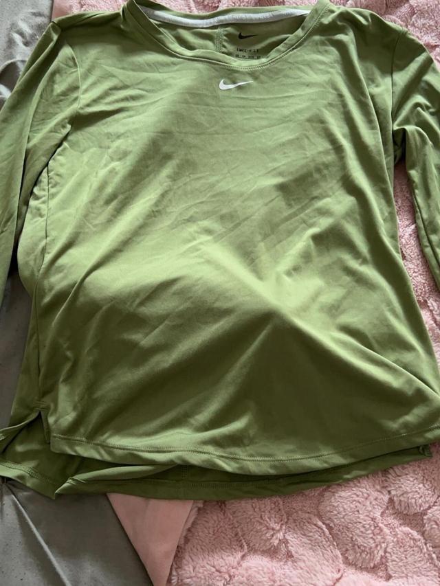 Nike Women's T-shirt - Green - S on Productcaster.