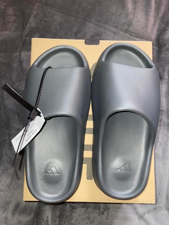 Yeezy Women's Slides - Grey - UK 7 on Productcaster.