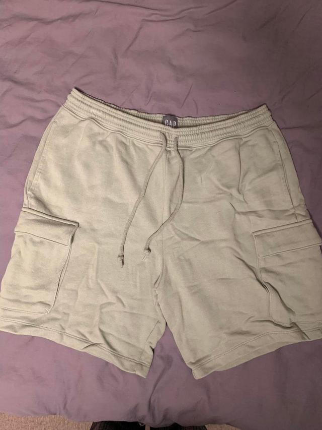 Gap Men's Shorts - Cream/Green - M on Productcaster.