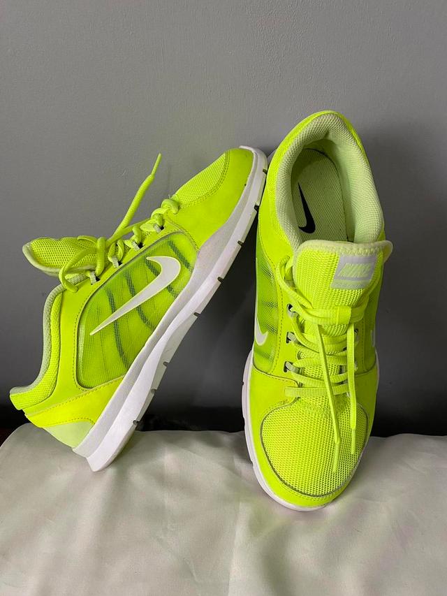 Nike Women's Trainers - Yellow/Green - UK 8 on Productcaster.