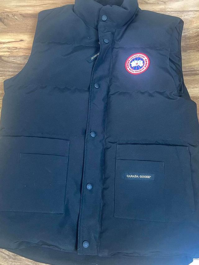 Canada Goose Men's Gilet - Black - M on Productcaster.