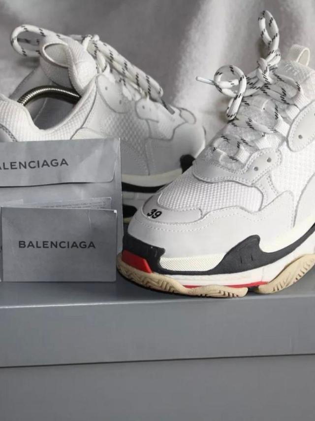 Balenciaga Women's Trainers - White/Red - UK 6 on Productcaster.