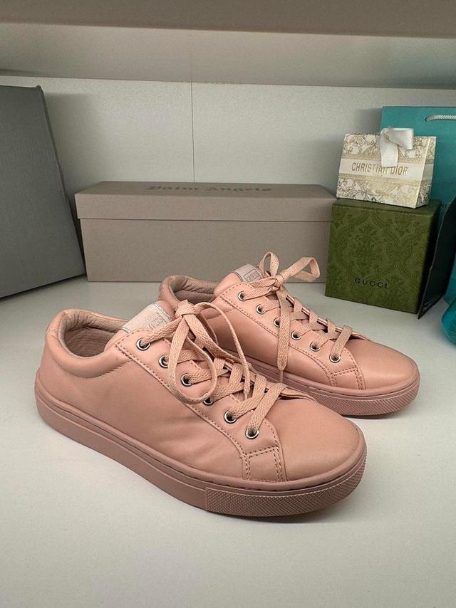 Guess Women's Trainers - Pink - UK 6 on Productcaster.