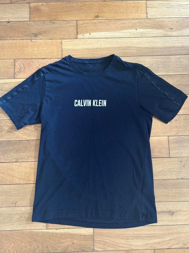 Calvin Klein Men's T-shirt - Black - M on Productcaster.