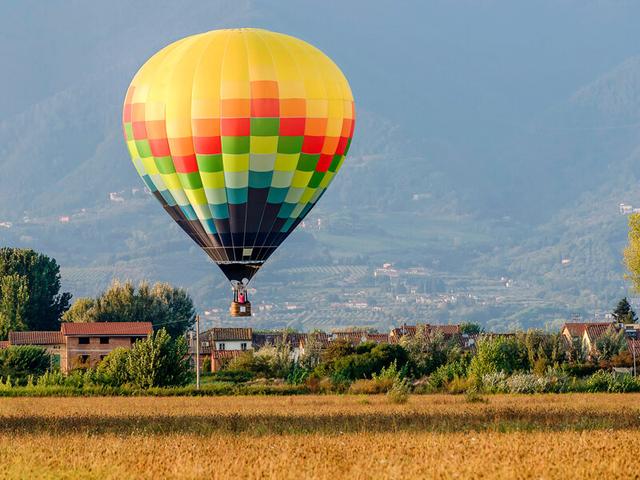 Smartbox - Volo in mongolfiera per 2 persone a Lucca - Cofanetti Regalo Sport e Svago on Productcaster.