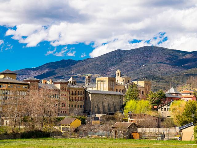 Smartbox - Escapada al Pirineo catalán: 2 noches con desayuno en el Hotel Andria - Estancias on Productcaster.