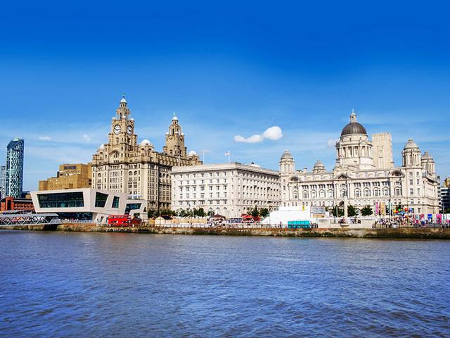 Visite guidée Peaky Blinders d'une journée en bus à Liverpool avec thé gourmand à l'église de Tommy et Grace - Coffret Cadeau, Box expérience Smartbox on Productcaster.