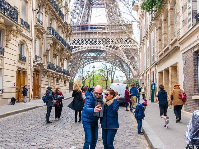 Visite guidée combinée de la tour Eiffel et du Louvre avec croisière sur la Seine - Coffret Cadeau, Box expérience Smartbox on Productcaster.