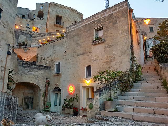 Emozione3 - Nel cuore dei Sassi di Matera: residenza di charme e degustazione per 2 - Cofanetti Regalo Soggiorni on Productcaster.