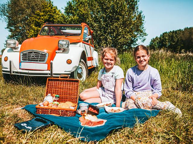 Bongo - Excursion d'une journée en Citroën 2 CV dans les Ardennes flamandes pour 4 personnes - Coffret cadeau, Box expérience on Productcaster.