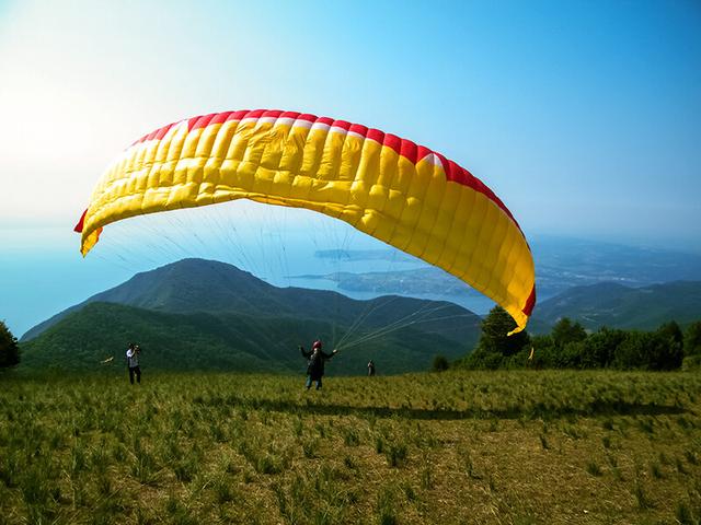 Smartbox - Volo in parapendio tra i cieli di Bergamo per 1 persona - Cofanetti Regalo Sport e Svago on Productcaster.