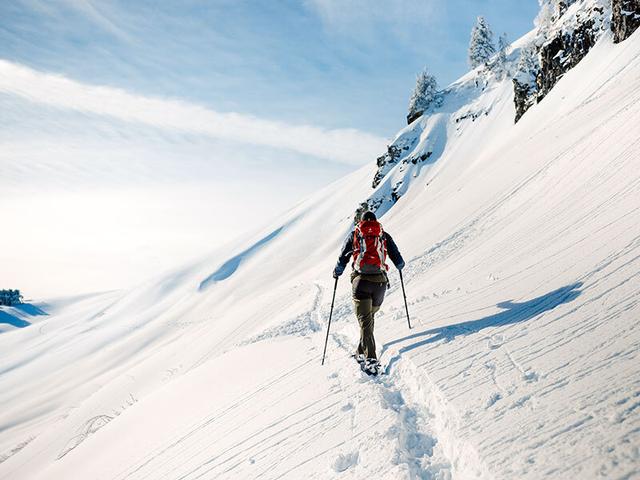 2 Übernachtungen im Hotel Bernina mit Schneeschuhwanderung unter den Sternen - Smartbox Geschenkideen - Weihnachtsgeschenke on Productcaster.