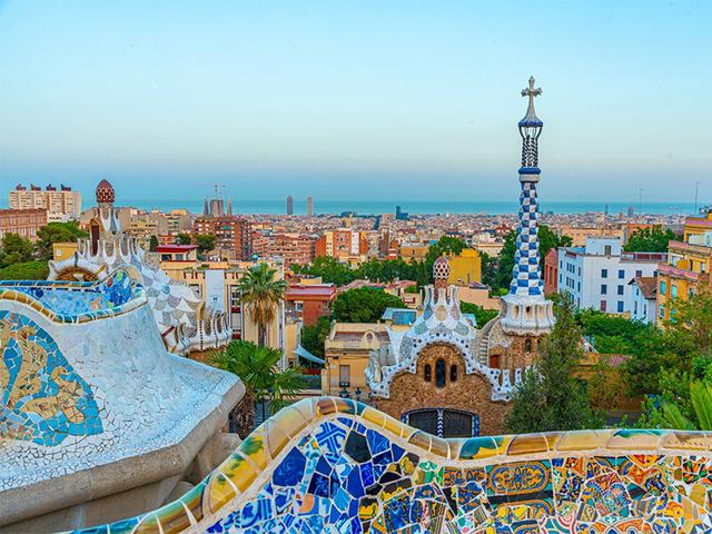 Bongo Modern Barcelona: 3 nachten met Gaudí-rondleiding -Activiteit cadeaubonnen on Productcaster.