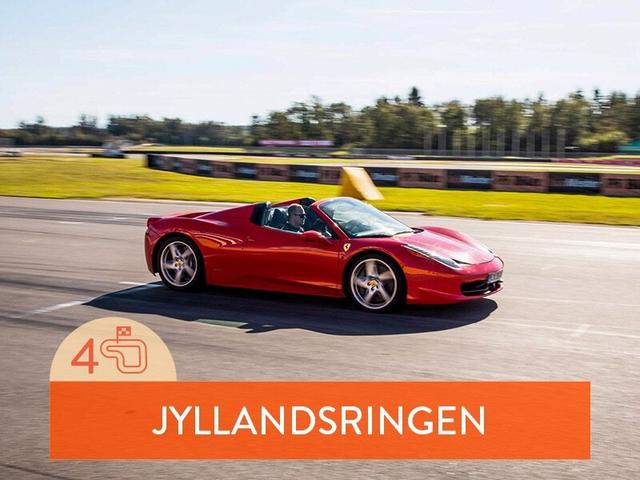 Smartbox - Kör sportbil: 4 varv i Ferrari på Jyllandsringen - Upplevelsepresenter & Presentkort on Productcaster.