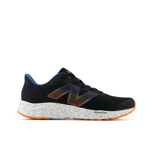 New Balance Kinder Fresh Foam Arishi v4 Laufschuhe in Schwarz/Blau/Orange, Synthetic, Größe 38.5 on Productcaster.